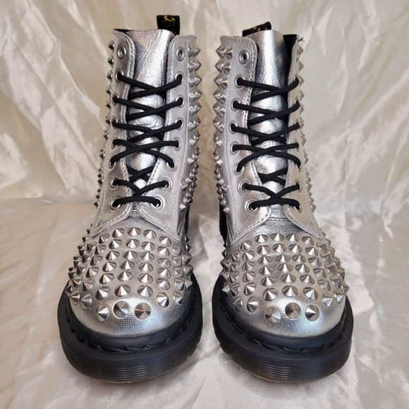 Dr. Martens Spike silver studded leather boots - Picture 2 of 7